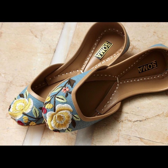 Flats/Pumps - Picture 1 of 1